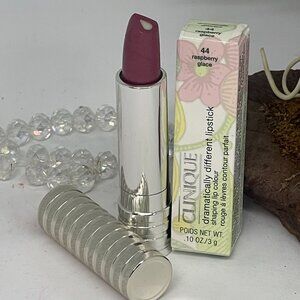 Clinique Dramatically Different Lipstick - 44 Raspberry Glace - New in Box